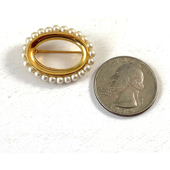 Napier Faux Pearl Pin / Brooch - Gold-Tone Open Oval - Sweet and Petite! - Picture 2 of 4